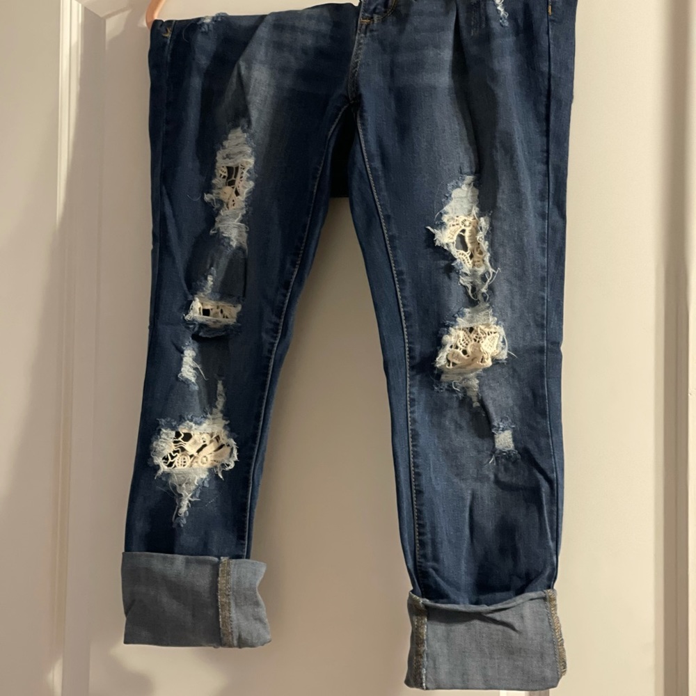 Distressed capris
